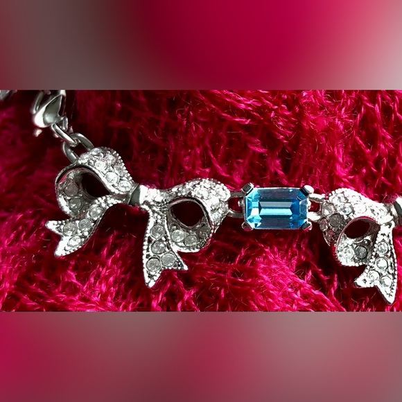Bracelet w/Bows and Blue Rectangle Stones - Picture 4 of 8